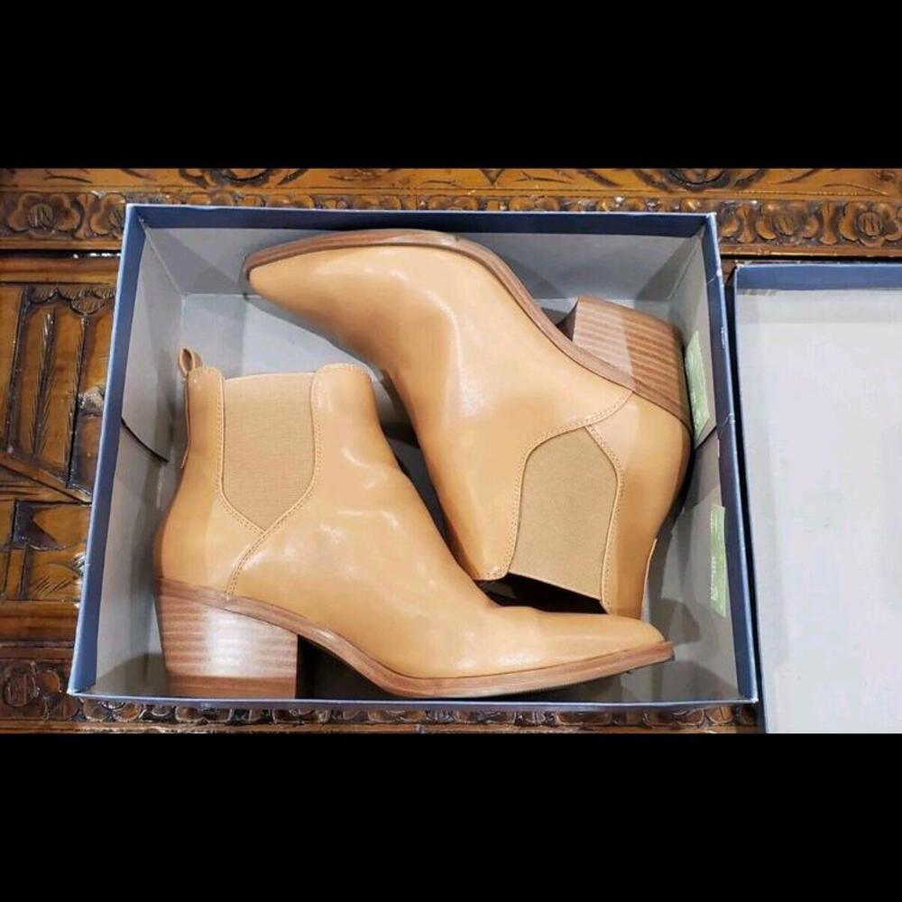 Universal Thread Camel Rosemary Slip On Pointed Toe Boots Women's Size 7 Nice!